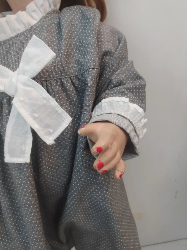Muñeca de cartón piedra antigua