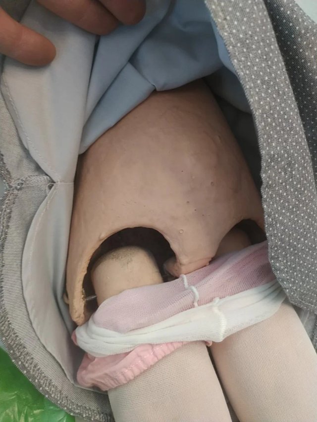 Muñeca de cartón piedra antigua