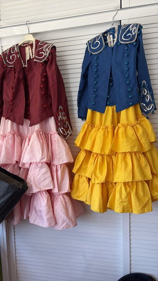 Traje de Goyesca rosa y rojo