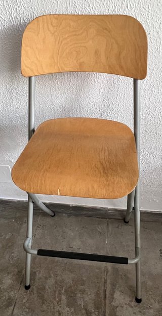 Taburete alto de madera plegable con respaldo Ikea