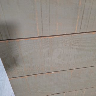 Dos cabeceros de madera verde