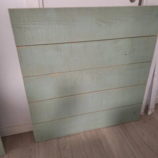 Dos cabeceros de madera verde