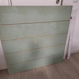Dos cabeceros de madera verde