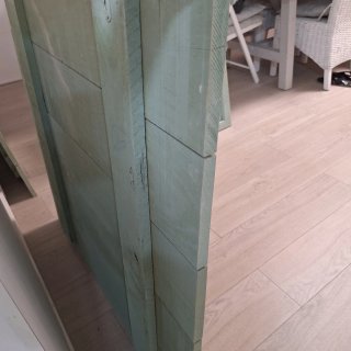 Dos cabeceros de madera verde