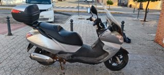 Aprilia Moto 125cc Scooter Gris