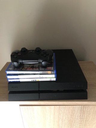 PS4 (PlayStation 4) Nera + Giochi e Controller