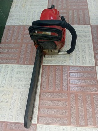 Motosierra Stihl Roja y Negra