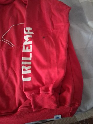 Sudadera El Carmen Trilema T14 Roja, manchas tinta