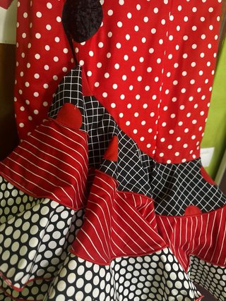 Traje Flamenca Corto Rojo y Negro