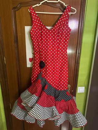 Traje Flamenca Corto Rojo y Negro