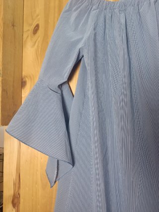 Vestido escote Bardot rayas azules