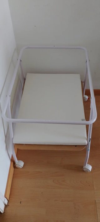 Estructura Cuna Plegable con Ruedas