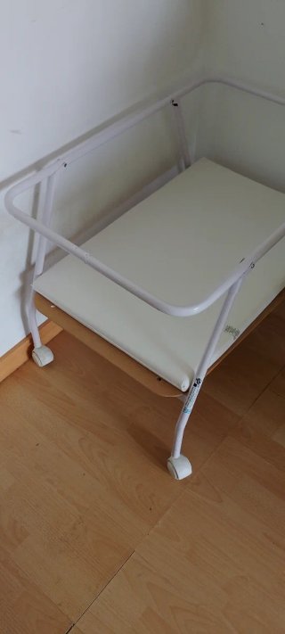Estructura Cuna Plegable con Ruedas