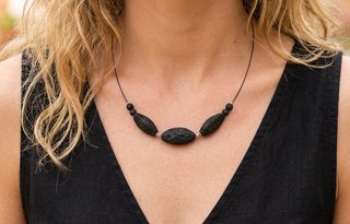 Collar Piedras Volcánicas Cierre Detalle