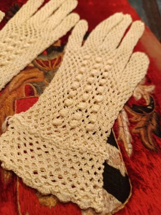Guantes antiguos de encaje para señora circa 1900.