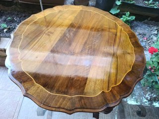 Tavolino da caffè in legno intarsiato