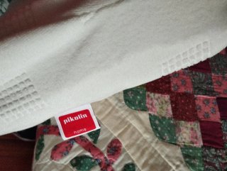 Almohada cervical mariposa blanca