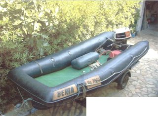 Bote inflable con motor y remolque