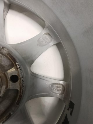 Juego d llantas Peugeot de 15 pulgadas 4 tornillos
