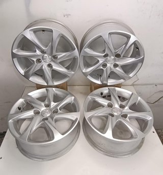 Juego d llantas Peugeot de 15 pulgadas 4 tornillos