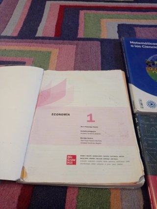 Libros primero bachillerato D'Elhuyar humanidades
