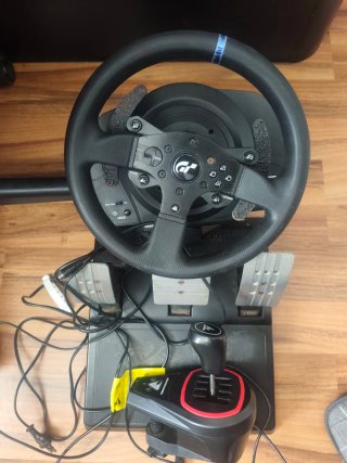 Volante Thrustmaster T300 + Pedales + Palanca