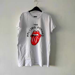 ROPA TALLA 40-42 PRECIO DE CADA PIEZA SEIS EUROS