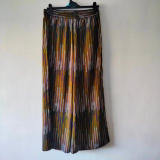 ROPA TALLA 40-42 PRECIO DE CADA PIEZA SEIS EUROS