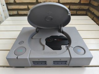 PlayStation 1 grigio