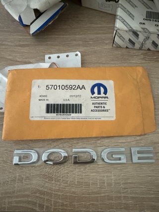 Emblema Dodge Mopar 57010592AA
