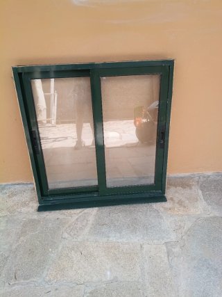 Ventana corredera verde