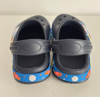 Zuecos niño espacio