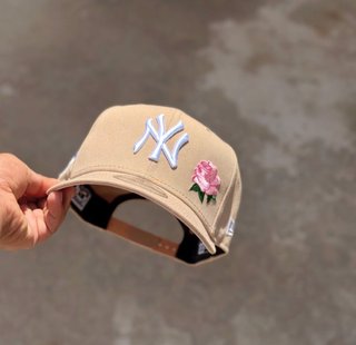 Gorra New Era Yankees Beige Rosa