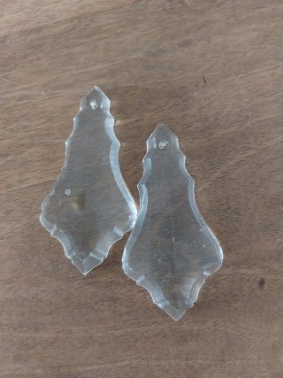 2 lágrimas o caireles de cristal facetado