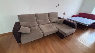 Sofá cheslong tela beige y marrón