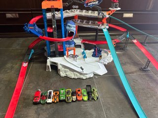 Pista Hot Wheels Gorilla Rampage + 11 coches