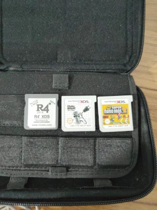 Nintendo 3DS XL Blu con custodia e caricabatterie originali