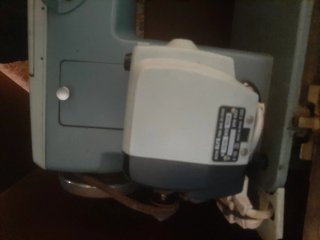 Máquina de coser Alfa 109 con mueble