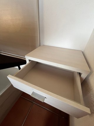 Canapé 150cm. Cabezal. Dos mesitas con cajón.