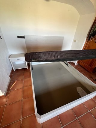 Canapé 150cm. Cabezal. Dos mesitas con cajón.