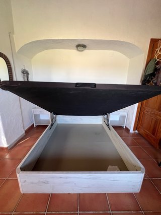 Canapé 150cm. Cabezal. Dos mesitas con cajón.