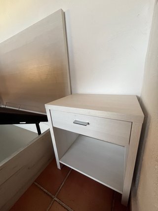 Canapé 150cm. Cabezal. Dos mesitas con cajón.