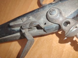 Pistola antigua de chispa, no funciona, decoración