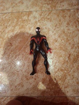 Figura Spiderman Negro Rayas Rojas