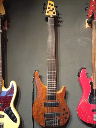Status Bass Made in England 6 cuerdas