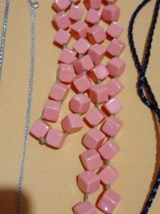 Lote collares y colgantes varios