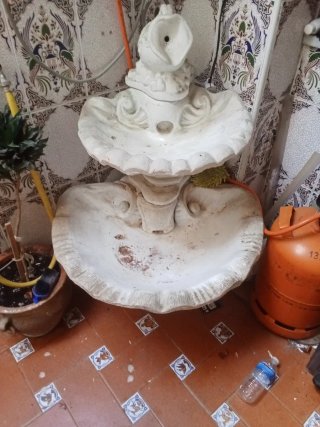 Fuente de jardín de piedra y terracota