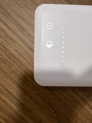 Flexo LED con puerto carga móvil.