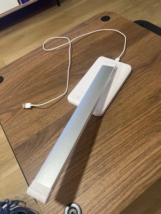 Flexo LED con puerto carga móvil.
