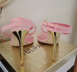 Sandalias de tacón alto rosa